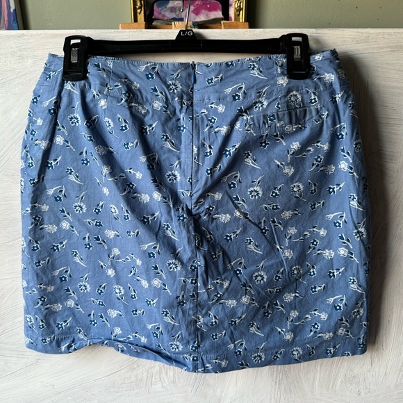 Adorable size medium blue flower print skort! - Picture 3 of 5